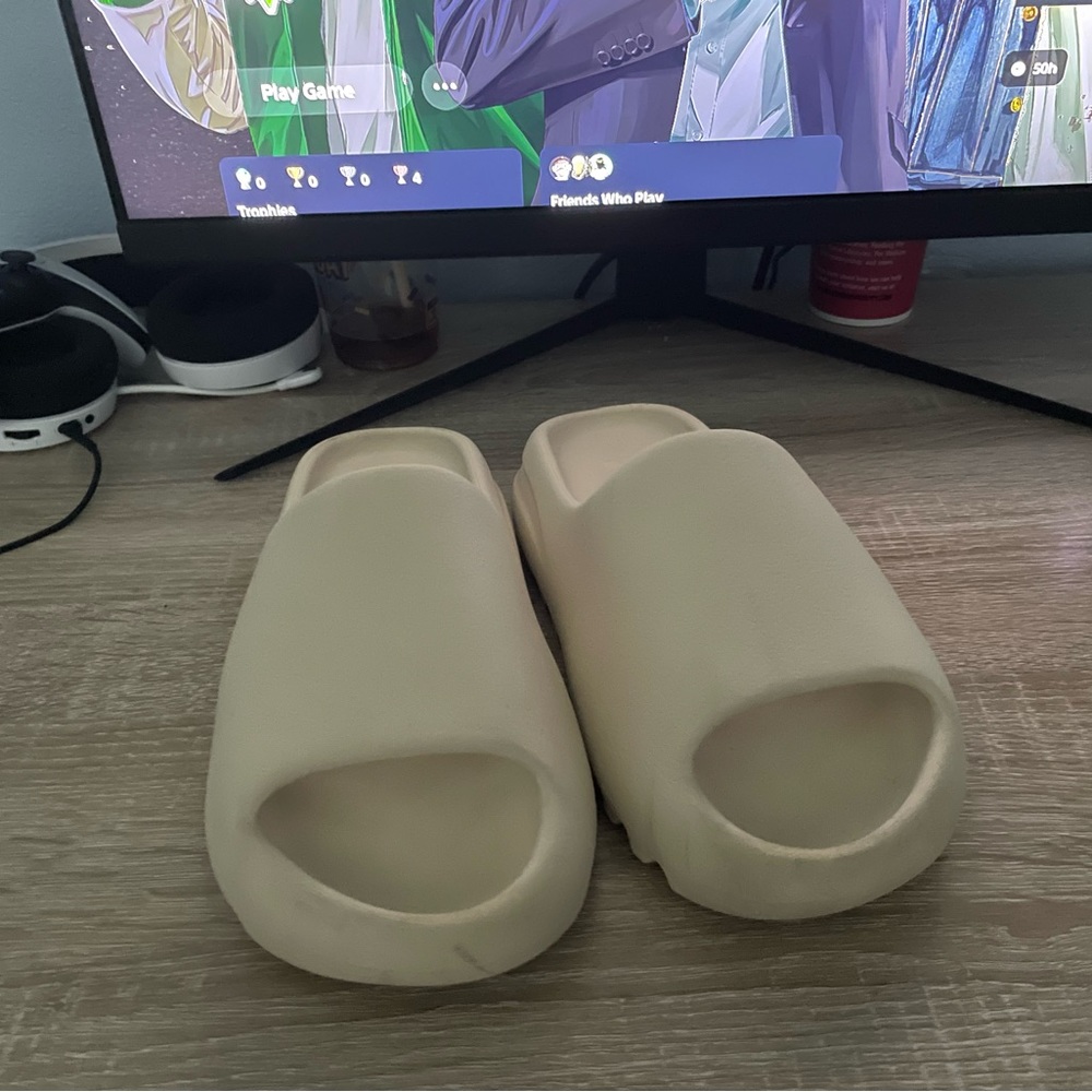 Yeezy slide bone sz 7